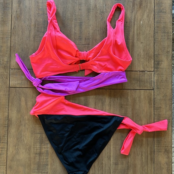 ASHLEY GRAHAM Monokini Swimsuit - Picture 5 of 5